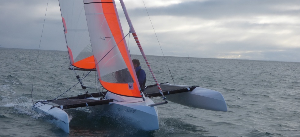 Astus 16.5 sailing